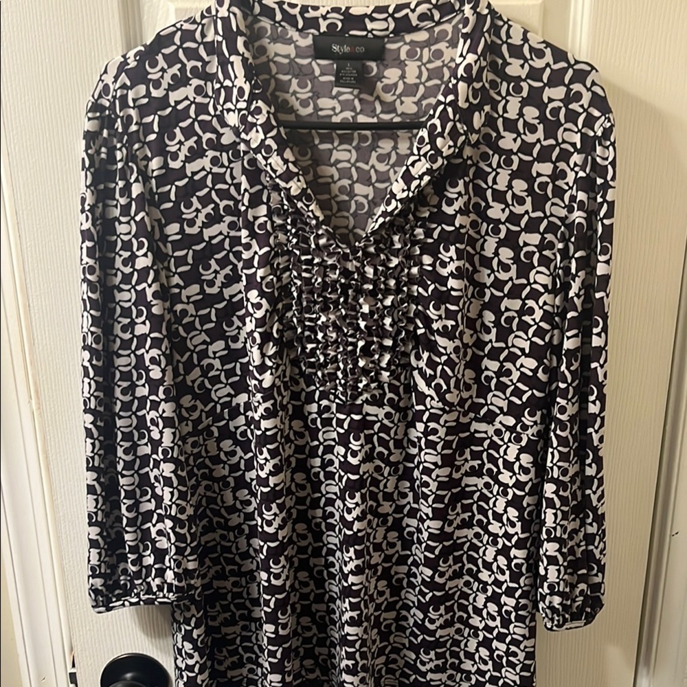 Style & Co. Black and White 3/4 Sleeve Blouse. Excellent condition. Size large.